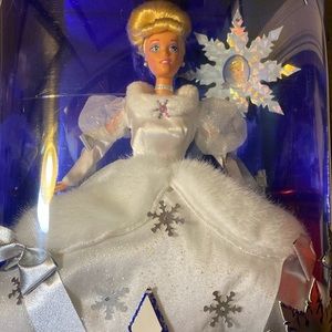 Walt Disney Cinderella Special Edition First in a Series Holiday Princess Doll